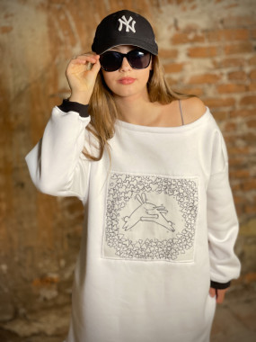 Teplákové šaty s originálnym obrázkom.